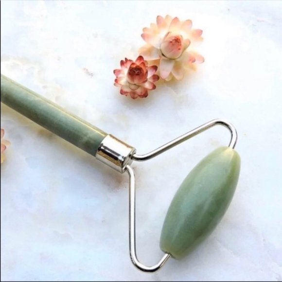 NWT Sassy + Chic Jade Facial Roller - Picture 2 of 10